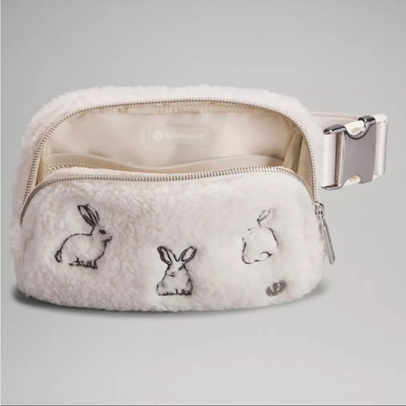NEW Lululemon Everywhere Belt Bag 1L Fleece New Years Lunar Rabbit - Picture 5 of 9